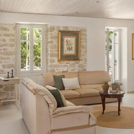Ithaca Garden Villa, *